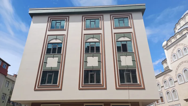 Duha Holding tarafından paylaşılan portföyde çok katlı konut binasının dış cephesi