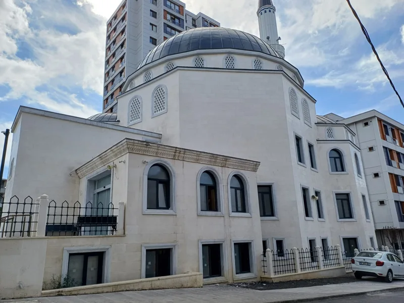 Kubbeli yapı · cephe ve avlu — 5