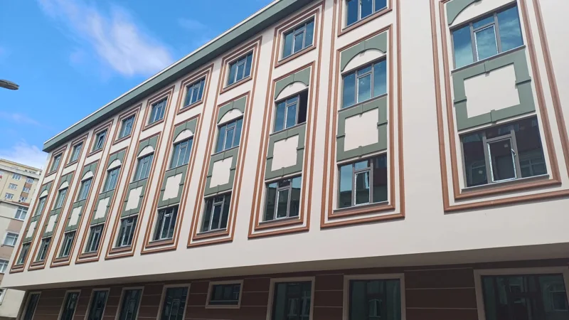 Köşe yapı · cephe ve iç mekânlar — 1