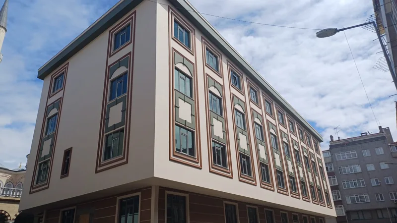 Köşe yapı · cephe ve iç mekânlar — 3