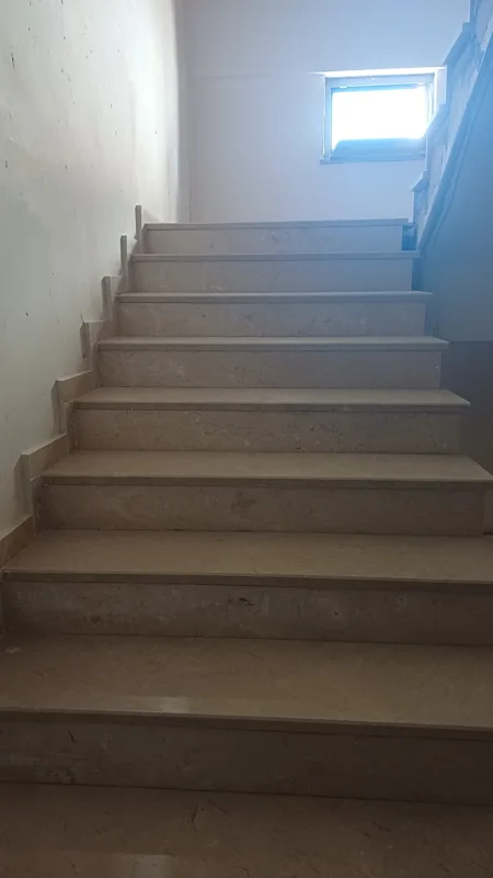 Köşe yapı · cephe ve iç mekânlar — 15