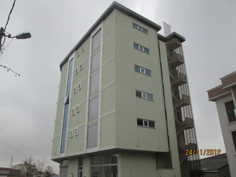 Ticari yapı · dış cephe ve kullanım alanları — 3