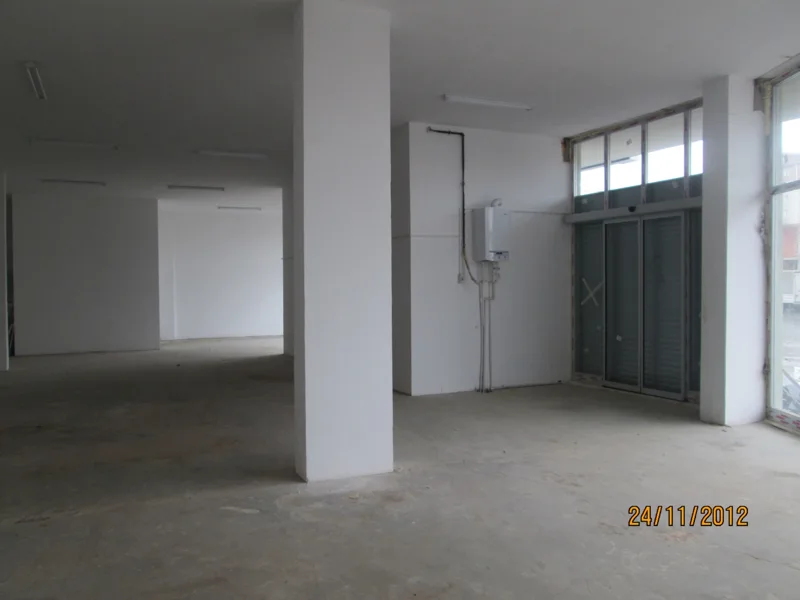Ticari yapı · dış cephe ve kullanım alanları — 7