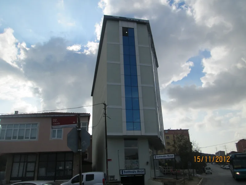 Ticari yapı · dış cephe ve kullanım alanları — 21