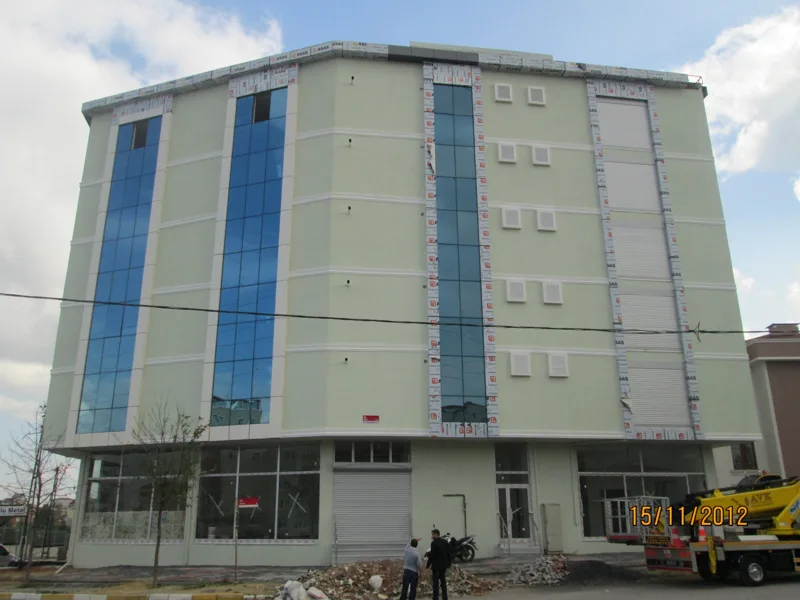 Ticari yapı · dış cephe ve kullanım alanları — 25