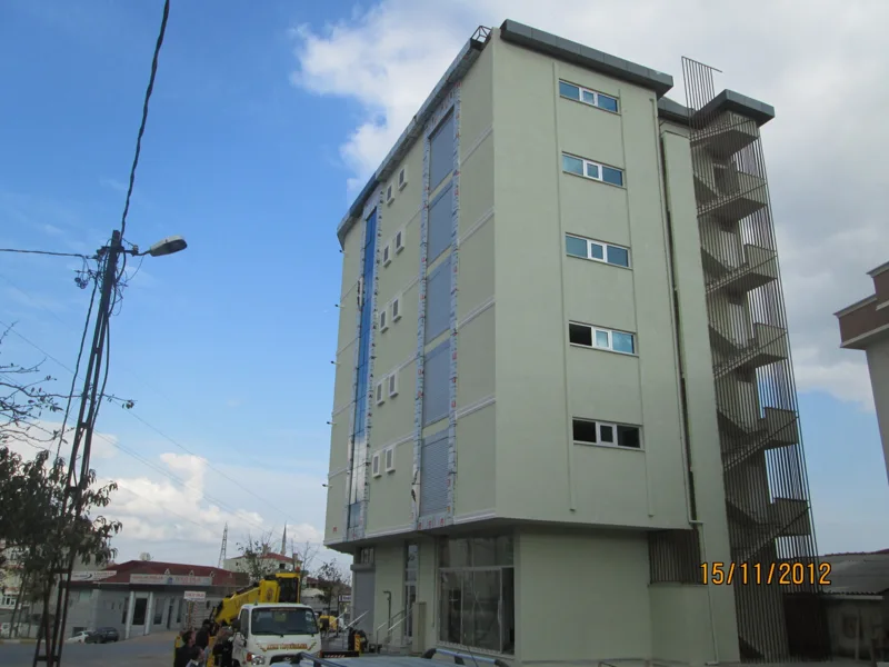 Ticari yapı · dış cephe ve kullanım alanları — 27